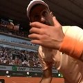 Novak pobesneo! Snimatelj izbacio iz takta Đokovića - uneo mu se kamerom u lice, a ovako burnu reakciju nije očekivao