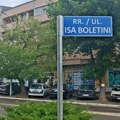 Uklonjena tabla sa imenom Zorana Đinđića u Severnoj Mitrovici! Imenu bivšeg premijera Srbije usprotivilo se Udruženje veterana…