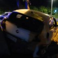 Sleteo u jarak kod "3 tiganja" Ršum u Kaluđerici: Udario u bankinu, sleteo u kanal i porušio zid pa ga izvlačili (video)