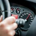 Koliko zapravo gubite vozeći 130 umesto 90 km/h? Brojevi će vas iznenaditi