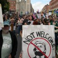 (Foto, video) "Donalde, svi te mrze" Protesti u Dablinu zbog dolaska američkog lidera, Irci mu poslali ledene poruke