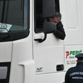 Kamioni čekaju i do sedam sati na izlazu iz Srbije na granici sa Hrvatskom, dugačka kolona i na Šidu