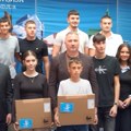 U Inđiji uručeno 93 laptop računara najboljim učenicima i sportistima; Gašić: "Opština je tu da vas podrži"