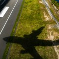 Drama i panika na aerodromu u Nemačkoj! Nepoznato vozilo razbilo probilo ogradu i uletelo među ruske avione: Pista hitno…