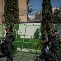Teroristički napad u Iranu: Naoružani muškarci upali u džamiju, četiri osobe ubijene VIDEO
