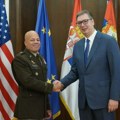 Vučić sa Harisom o unapređenju bilateralnih odnosa i unapređenju vojne saradnje