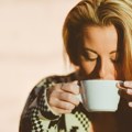 Kafa sa mlekom: Evo kako ova kombinacija koju većina obožava utiče na zdravlje