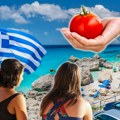 Grci bi da izbegnu paradajz turiste! Evo koja se hrana oduzima na granici i šta je sve zabranjeno poneti na letovanje