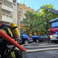Vatrogasci se bore sa vatrenom stihijom u Carigradskoj ulici u Beogradu VIDEO