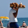 Miljan objavio koliko koštaju krofne na plaži u Grčkoj, Srbi se posvađali oko toga da li su skupe ili jeftine: "Kakve su…