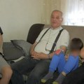 Majka ih napustila pa onda i otac, samo je deda mario za njih! Njegovom potezu se divi Balkan - "Uzeo sam ih za ruke i doveo…