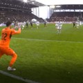 Najgori penal sezone? Grifova „panenka“ u ruke golmana (VIDEO)