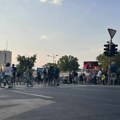 Počeo Neposlušni korzo: Blokirana raskrsnica kod Futoške pijace, bez vidljivog prisustva policije