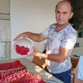 Željko je državni posao zamenio radom u voćnjaku! Posvetio se onome što ga "istinski ispunjava" i svim mladima poslao jaku…