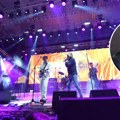 Drama na nastupu Bijelog dugmeta: Čuveni muzičar pao na bini, ležao povređene glave, koncert hitno prekinut (foto)