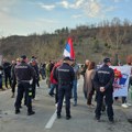 Blokiran prelaz Jarinje, policija formirala kordon