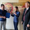 Mesarovićeva u Boru uručila rešenja o bespovratnim sredstvima seoskim privrednicima