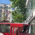 Tramvaj iskočio iz šina na Dorćolu udario u zgradu
