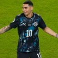 Paragvajski fudbaler Migel Almiron prva žrtva novog FIFA pravila: Bizaran crveni karton na Mundijalu – prvi put u istoriji…
