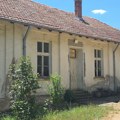 Veliki Suvodol, ponovo! Ako ova škola ima đaka, onda...! Predlažem VV šetnju po selima. Meštani će ti napraviti spisak! Može i…