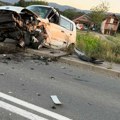 (Foto) automobili sleteli s puta, u potpunosti smrskani: Stravičan sudar kod Vrnjačke Banje: Više osoba povređeno