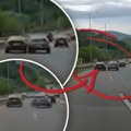 Ovako se dešava tragedija! Jeziv snimak sa Bubanj Potoka, Reno se zabija u BMW, počinje ljuljanje...