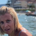 Hit video! Anđelka Prpić pokazala kako žene ulaze u more: "Treba joj 24 minuta", glumica nasmejala sve do suza - Sve smo…