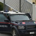 Srbi privedeni u Severnoj Mitrovici zbog lepljenja plakata "NATO i KFOR su saučesnici": pušteni posle saslušanja