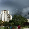 Pogledajte - fasada U Zemunu izrešetana: Oluja ostavila haos u delovima Beograda (video)