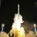 Uspeli iz trećeg puta: Kim Džong Un odao priznanje naučnicima na lansiranju šijunskog satelita