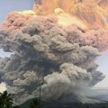 Zastrašujuća erupcija vulkana, pepeo izbačen 5 km uvis! Aktivirao se Laki Laki u Indoneziji, naređena evakuacija i otkazani…
