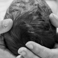 Шок сцене на Корчули: Филипинка се сама породила и бебу оставила у корпи на улазу зграде