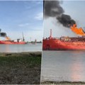 Руски дрон погодио на Дунаву танкер пун нафте? Црни дим куља са брода, у току евакуација (видео)