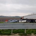 Nezgoda na putu Šabac-Loznica: Prevrnuo se kamion, kabina završila u jarku
