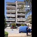 (Video) Dve drugarice (17) skočile sa zgrade! Upravnica im dala ključeve od krovnih vrata, jedna od njih ostavila poruku…