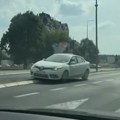 Vozilo ušlo u suprotan smer kod Hale „Jezero“