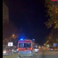 (Foto, video) Prednji deo automobila smrskan: Stravična nesreća u Novom Sadu, policija i Hitna pomoć na terenu