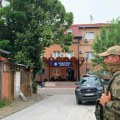 Sukobi na Kosovu: BBC jedan dan u Zvečanu, dve nedelje posle najnovijih sukoba
