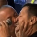 Hit snimak sa proslave! Đani poljubio Acu Pejovića u usta, on zaboravio na mikrofon, pa počeo da psuje