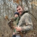 (Foto) veljko sa malim Željkom drži badnjak: Bogdana Ražnatović objavila fotografiju muža i sina i čestitala Badnji dan