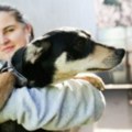 Na svom imanju ima skoro 40 životinja, a brine i o 10 uličnih pasa: Dvadesetogodišnja Andrea Žuljević iz Sombora sakuplja…