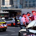 Novi detalji napada u tržnom centru u Sidneju: Sumnja se da su među žrtvama mama i beba, policija upucala jednog muškarca