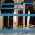 На аеродрому у Мајамију пронађена врећа са змијама у панталонама једног путника