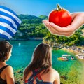 Pomerene sve granice paradajz turizma Neko poneo pola frižidera na plažu, Srbi povileneli zbog fotografije, izbio fajt na…