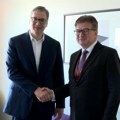 Vučić se sastao sa Lajčakom u Pragu