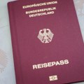 Dele ga kao da je žvaka! Ko hoće nemački pasoš, sada je vreme!