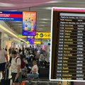 SAZNAJEMO Putnici iz Srbije zarobljeni na aerodromu u Londonu: „Ovo je katastrofa, čekamo let već 20 sati, iz Er Srbije nam se…
