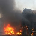 Zapalio se kamion kod Stare Pazove Vatra zahvatila još jedno vozilo