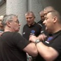 Napeto ispred PKS, privatno obezbeđenje “Soko” i policija sprečavaju građane da prisustvuju raspravi o mineralima