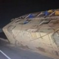Седишта и одећа на све стране, прилаз забрањен: Језив призор дан после ужасне несреће код Сремске Митровице
